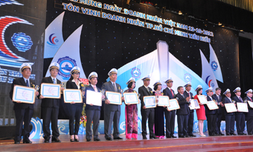 Chủ tịch HĐQT Lê Viết Hải được trao danh hiêu doanh nhân tiêu biểu HCM 2012